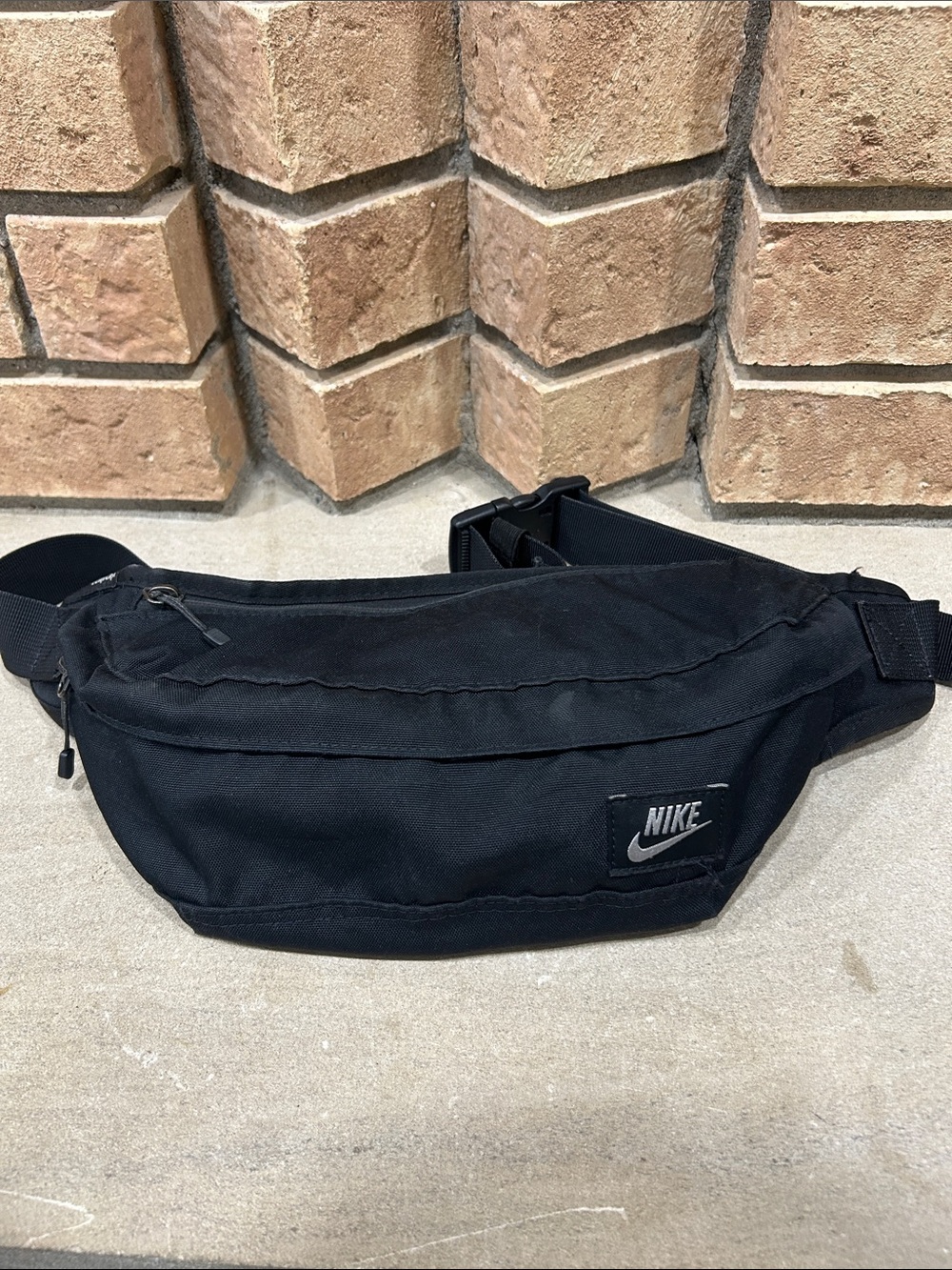 Nike Heritage Black Belt Bag Fanny Pack Adjustable Strap Inner Pockets Unisex